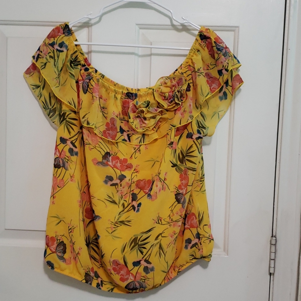 NY&Co.  Sweet Pea yellow floral top